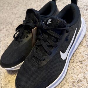 Nike Women’s Black and White Sneakers